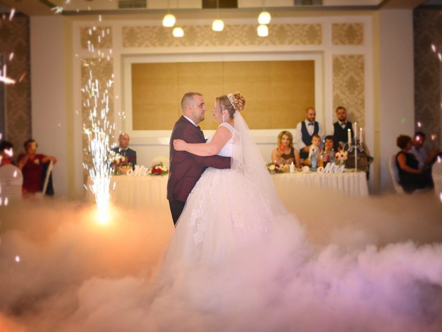 fotografie dansul mirilor fum greu si artificii