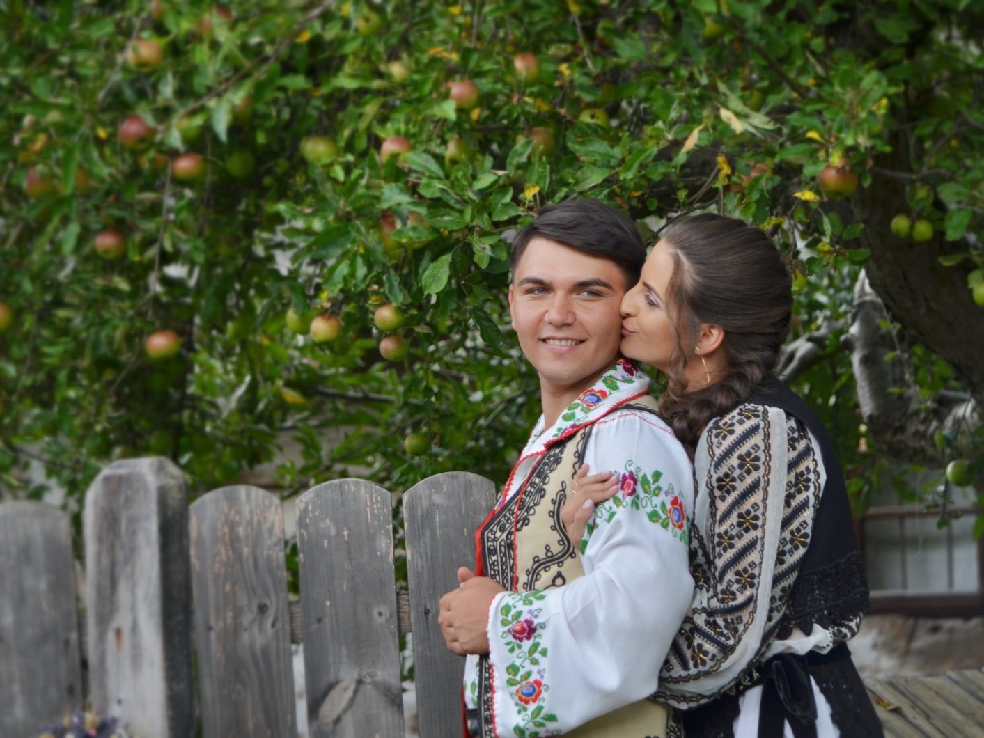 indragostiti straie populare